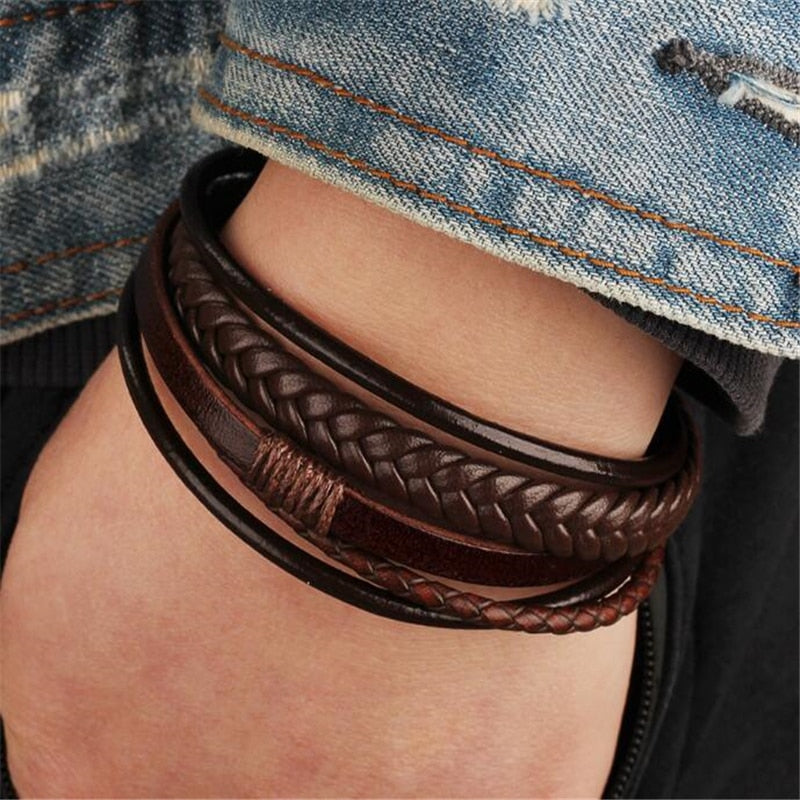 Armband aus Leder in vielen verschiedenen Designs.